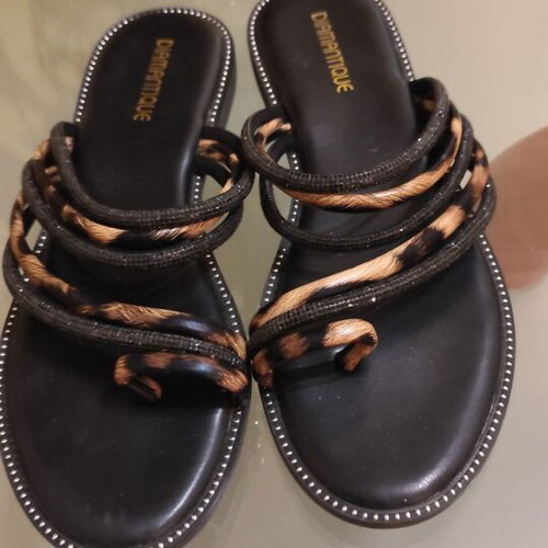 Flat sandals size 39 with black and leopard details like new