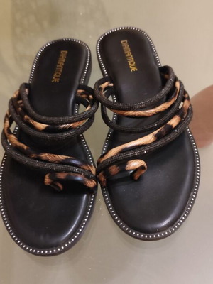 Flat sandals size 39 with black and leopard details like new