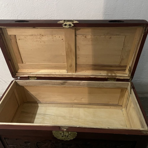 Vintage Chinese camphor wood chest with carved decorations