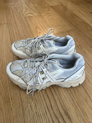 Asics sneakers like new, grey and beige, size 39