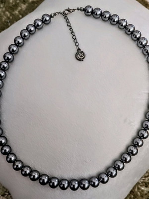 Vintage women's necklace like new, natural stone, 1980s graphite color