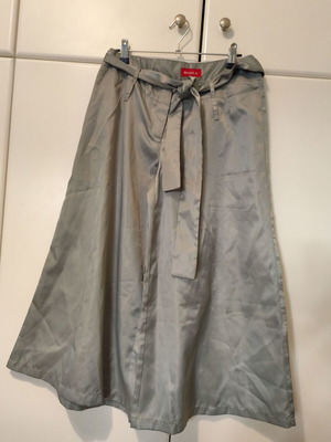 Badila shiny pants medium like new, silver