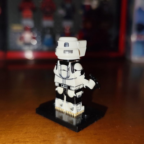 Scout Trooper Star Wars figure like new with base and blaster