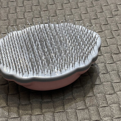 Knot Genie hairbrush like new, ergonomic detangling tool