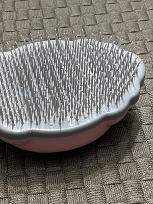 Knot Genie hairbrush like new, ergonomic detangling tool