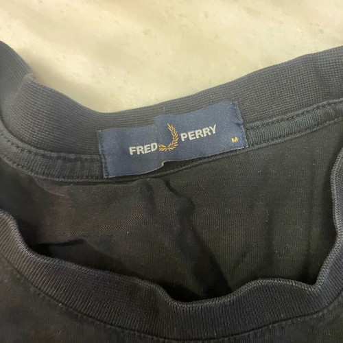 Fred Perry t shirt size M like new, black