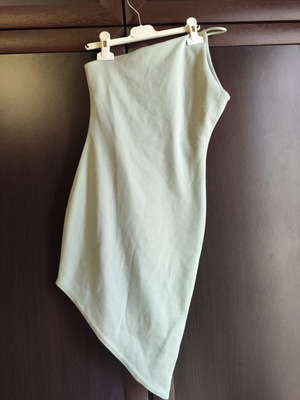 Short dress size M light green like new, slim fit