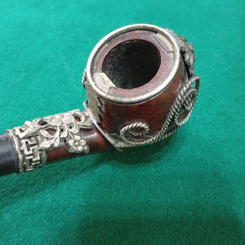 Tobacco pipe used with metal decoration