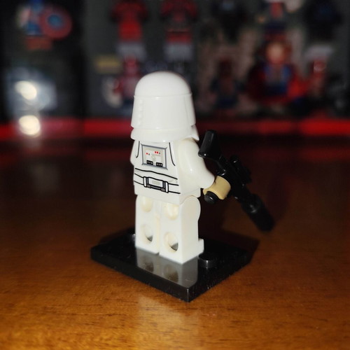 Snowtrooper figure like new with base and large blaster