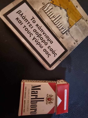 Marlboro miniature matchbox set like new, collectible