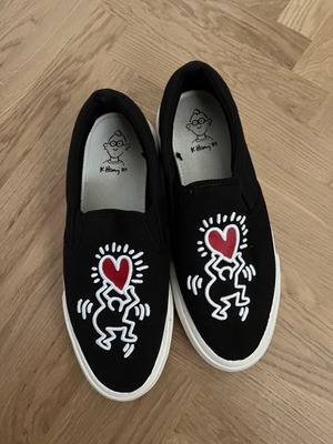 H&M Keith Haring Μαύρα Υφασμάτινα Slip-On Παπούτσια Νούμερο 42 Σαν Καινούργιο