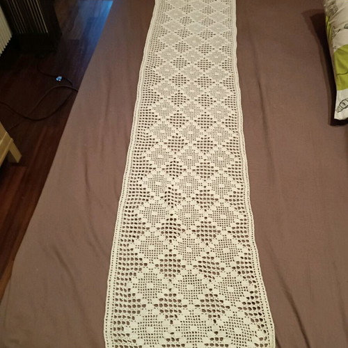 Handmade crochet table runner like new, 1.54x34, ideal for buffet