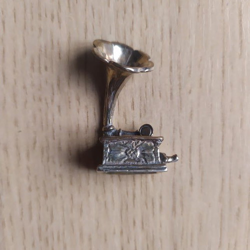 Miniature Gramophone metal, like new, 4 cm