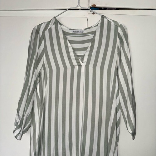 Stradivarius women's shirt used, size XS