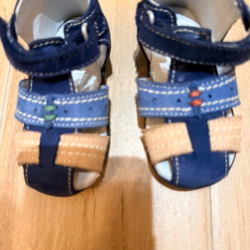 Kickers baby shoes like new