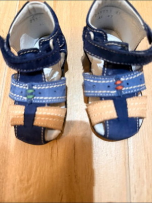 Kickers baby shoes like new