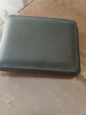 Men's wallet with multiple card and ID slots, synthetic leather, new
