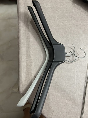 Hangers set of 3 plastic and 3 metal, like new