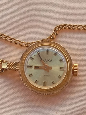 Chaika women's winding pendant watch like new, made in USSR
