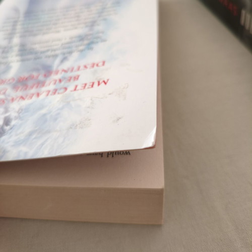 Throne of Glass by Sarah J. Maas like new, English