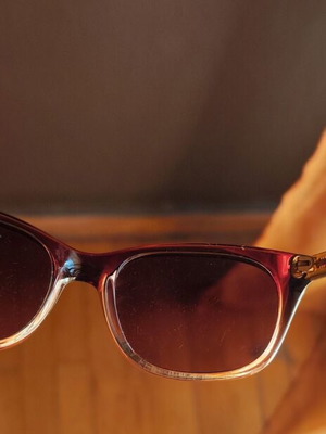 Vogue 2743S sunglasses like new, brown acetate