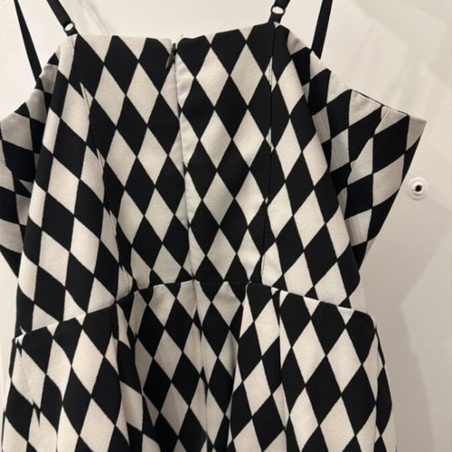 Women's blouse with rhombus pattern used, black straps