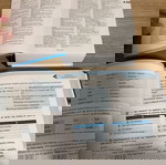  2 βοηθήματα αγγλικών 1 λεξικό και ένα βιβλίο ασκήσεων και θεωρίας