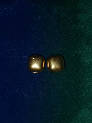 Gold earrings like new, modern square design