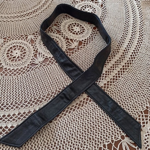 Leather tied belt like new, black