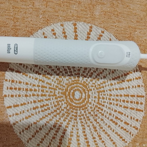 Oral-B Prota Timer toothbrush used without charger
