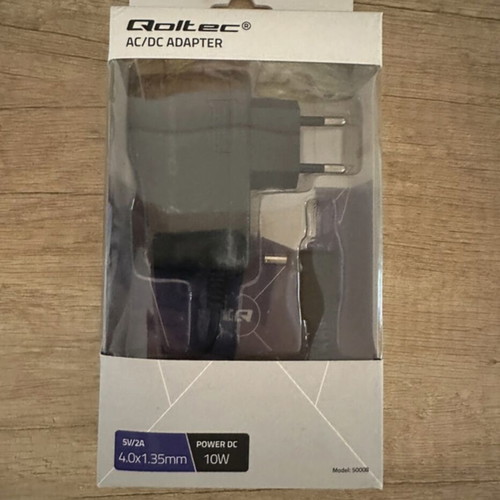 Universal AC Adapter 10W 5V 2A 1.4M new Qoltec