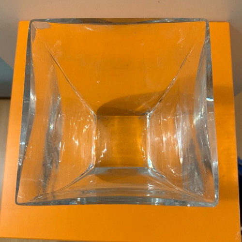 Glass square vase used, impressive and heavy