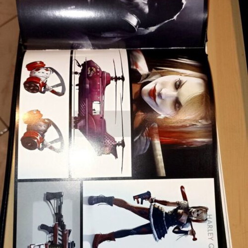 Batman Arkham Knight art book with comic used