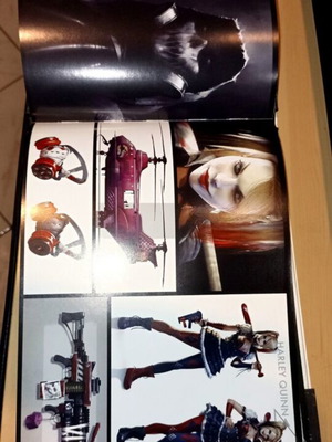 Batman Arkham Knight art book with comic used