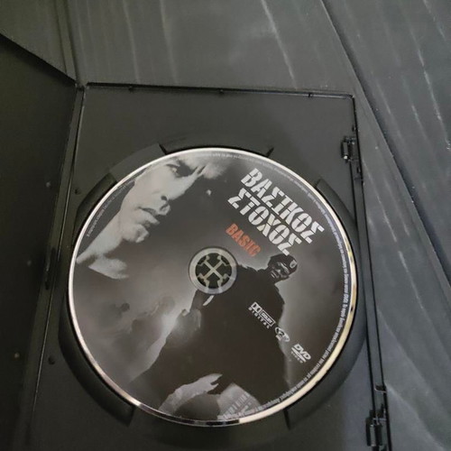 Basic DVD action movie with John Travolta like new