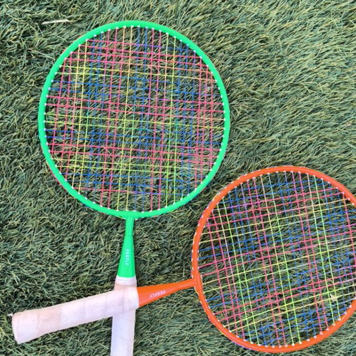 Tennis rackets used, set with 2 damaged strings