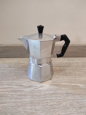 Bialetti Moka Express coffee maker 3 cups like new