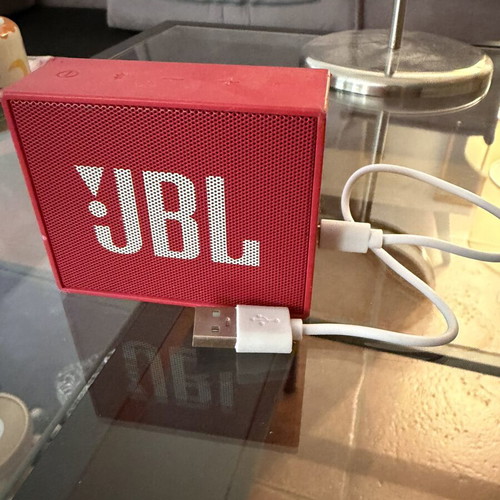 JBL GO Bluetooth speaker, pink, with charging cable