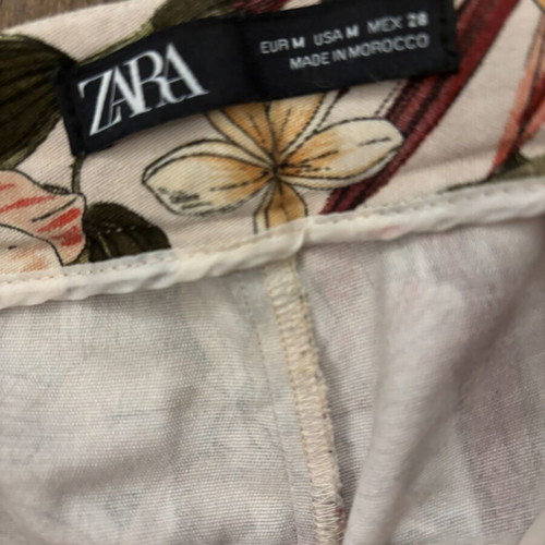 Ψηλοκάβαλο παντελόνι με φλοράλ σχέδιο Zara σαν καινούργιο, μπεζ πολύχρωμο, μέγεθος M