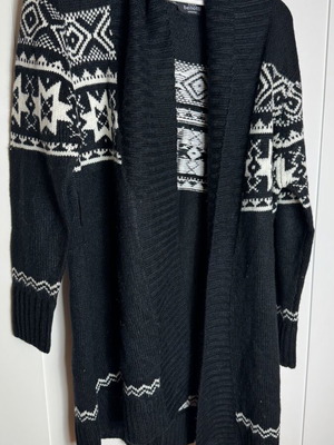 Knitted cardigan used black and white medium