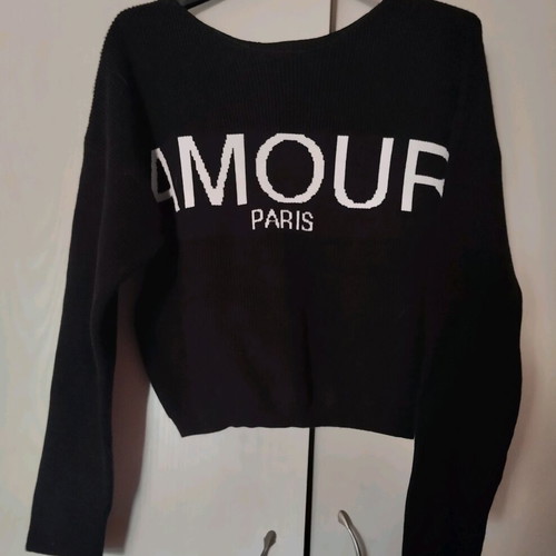 Knitted sweater new, one size, black