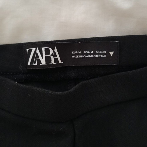 Zara pants medium black with side zipper and back slit like new