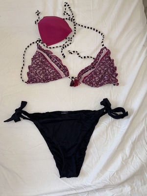 Calzedonia μαύρο κάτω μέρος μπικίνι και μποέμ πάνω μέρος σε ματζέντα με φουντίτσες
