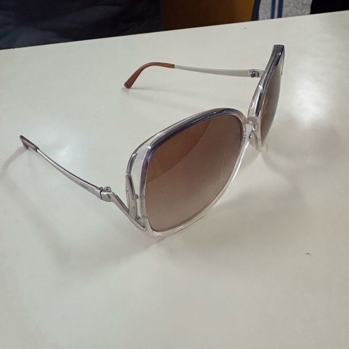 Vogue sunglasses used, oversized with transparent frame and brown degrade lenses