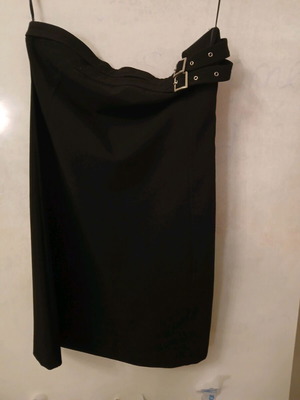 Pull & Bear φούστα με αγκράφες σε μαύρο, μέγεθος L