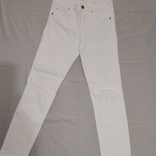 Stradivarius jeans with rips like new, white