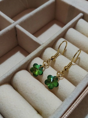 Handmade earrings with green flower and gold frame new