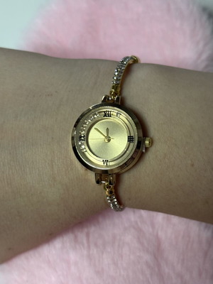 Gold elegant women's wristwatch