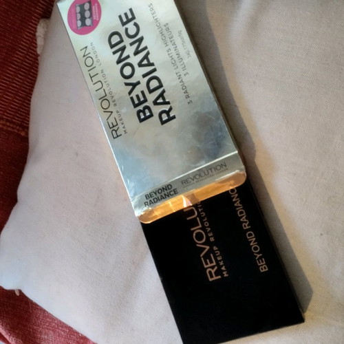 Revolution Highlighters Palette New with 3 Shades