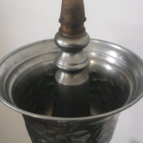 Handmade hookah used with extra accessories